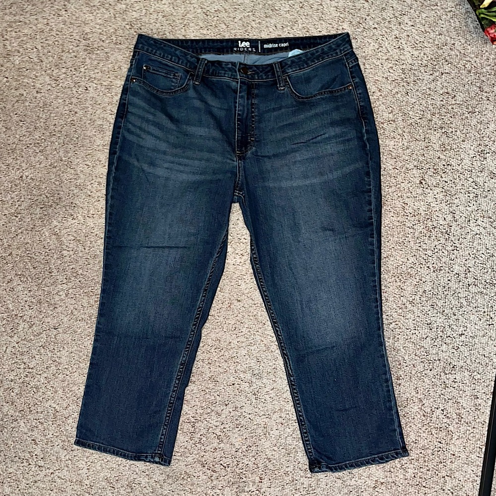 Riders by Lee Indigo- Medium Wash Mid-rise Capri Jeans Plus size
